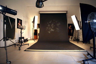 Le studio photo avec flashes et accessoires